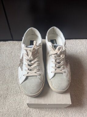 Golden Goose Women's Low-Top Sneakers in White and Gold Glitter